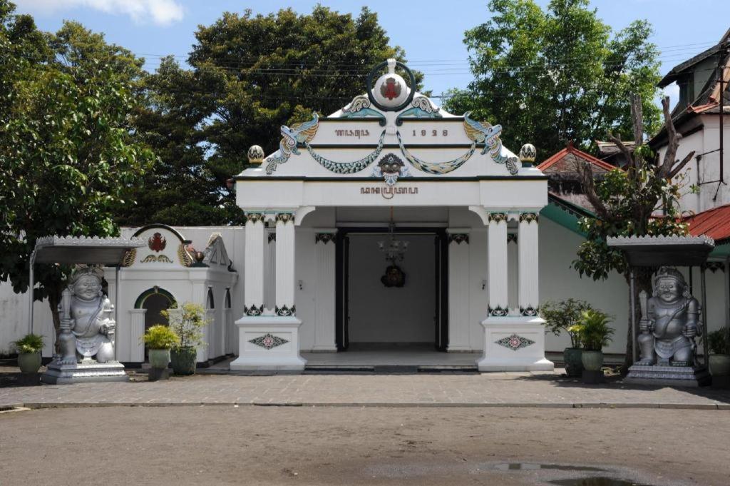 Grand Malioboro 3*